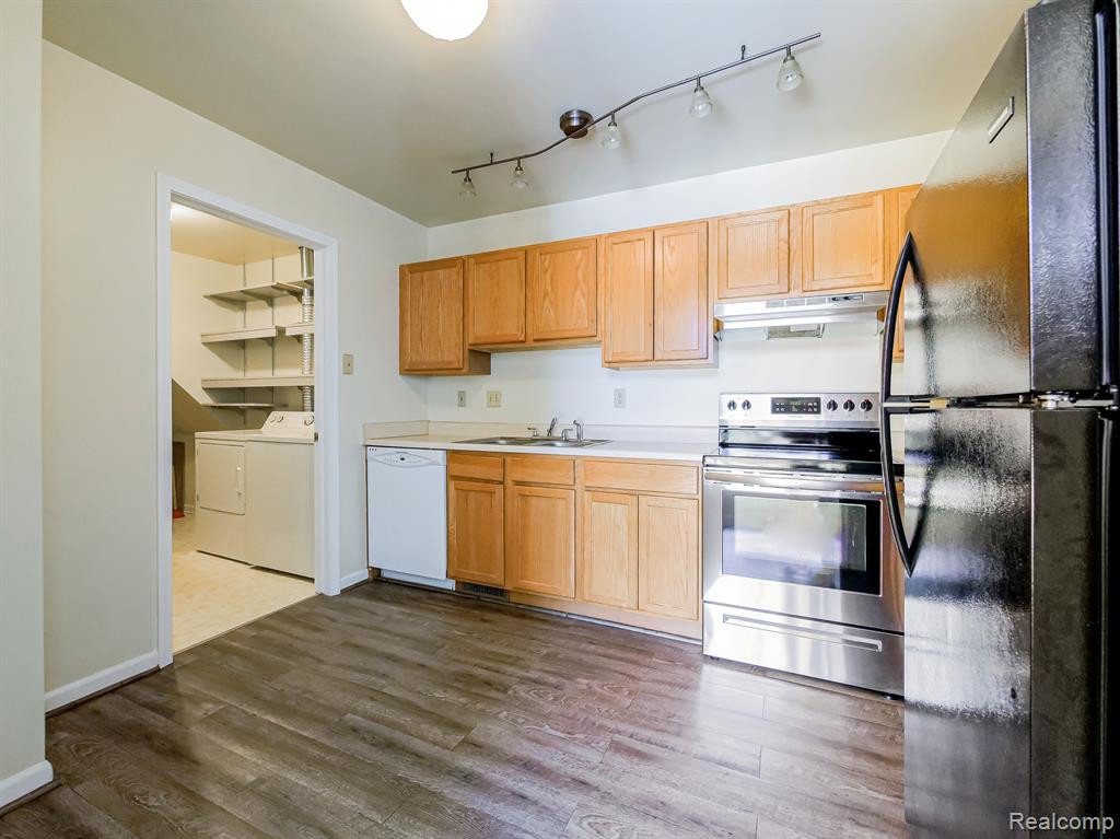 204 MAPLEWOOD, 11, South Lyon, MI 48178 — Photo 14