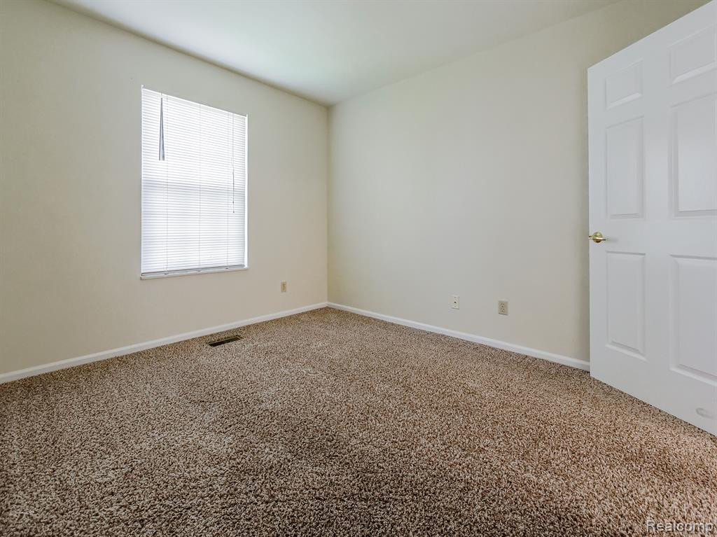 204 MAPLEWOOD, 11, South Lyon, MI 48178 — Photo 17