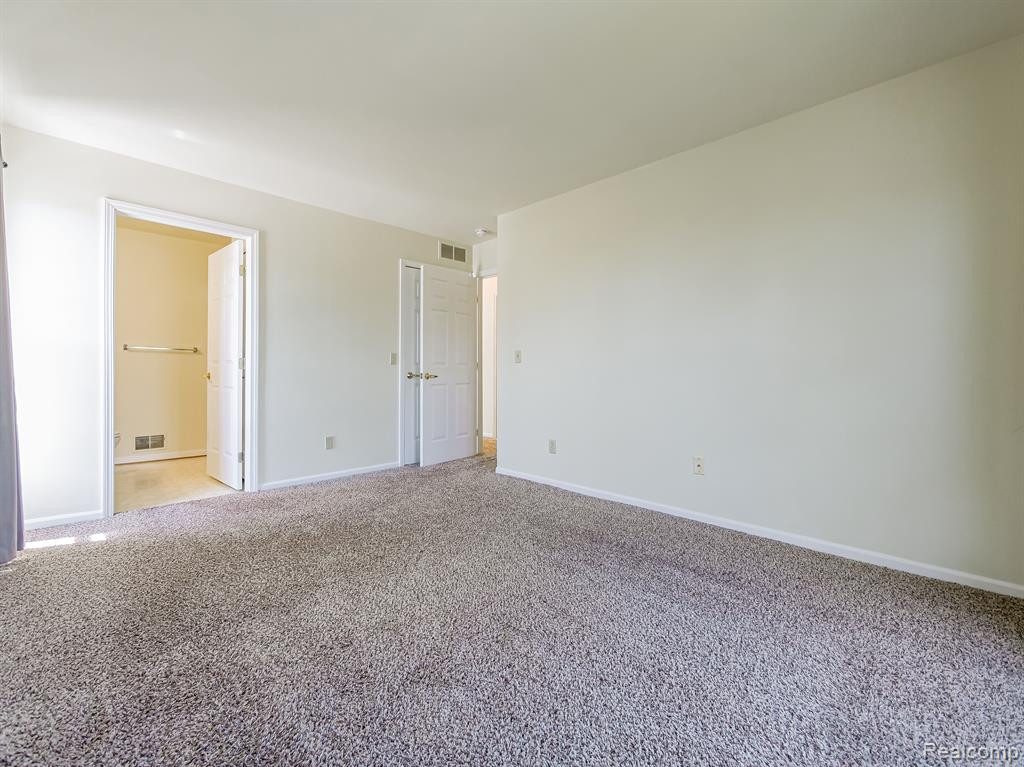 204 MAPLEWOOD, 11, South Lyon, MI 48178 — Photo 20