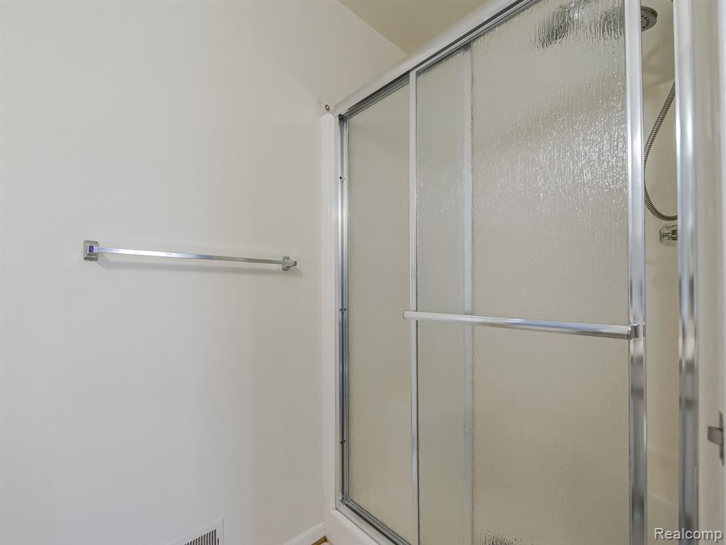 204 MAPLEWOOD, 11, South Lyon, MI 48178 — Photo 21