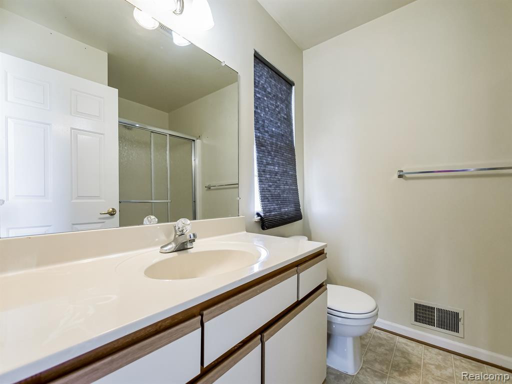 204 MAPLEWOOD, 11, South Lyon, MI 48178 — Photo 22