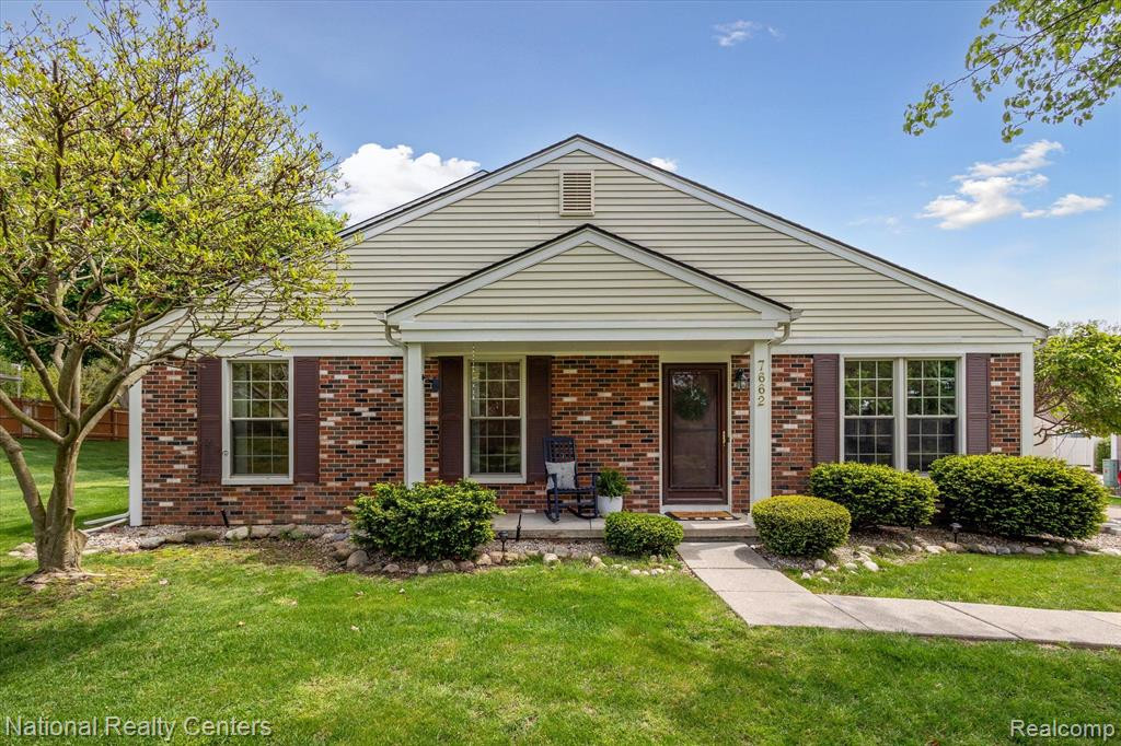 7662 WOODVIEW Drive, Waterford, MI 48327 — Photo 2