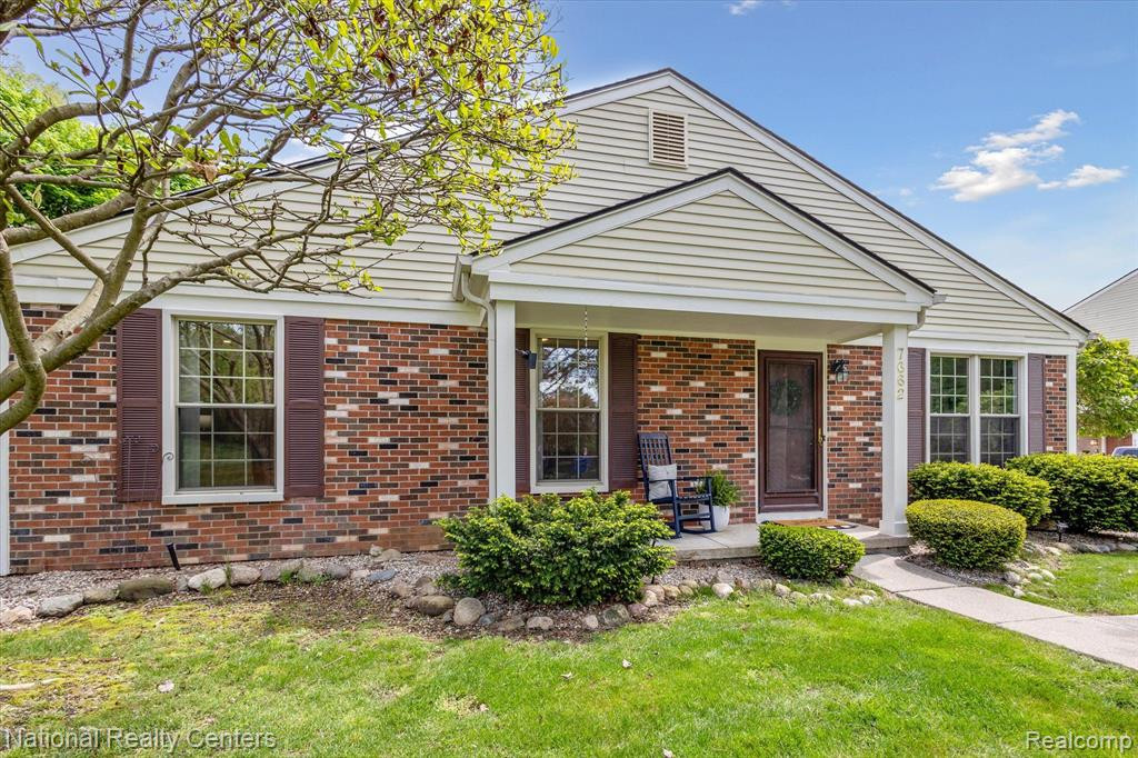 7662 WOODVIEW Drive, Waterford, MI 48327 — Photo 3
