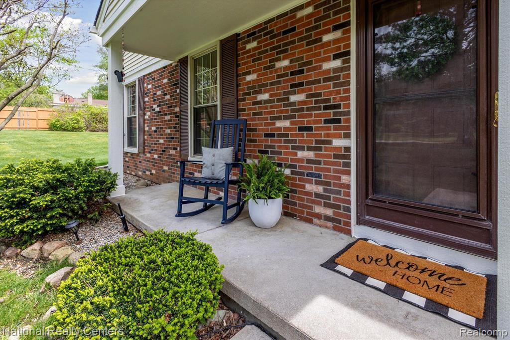 7662 WOODVIEW Drive, Waterford, MI 48327 — Photo 4