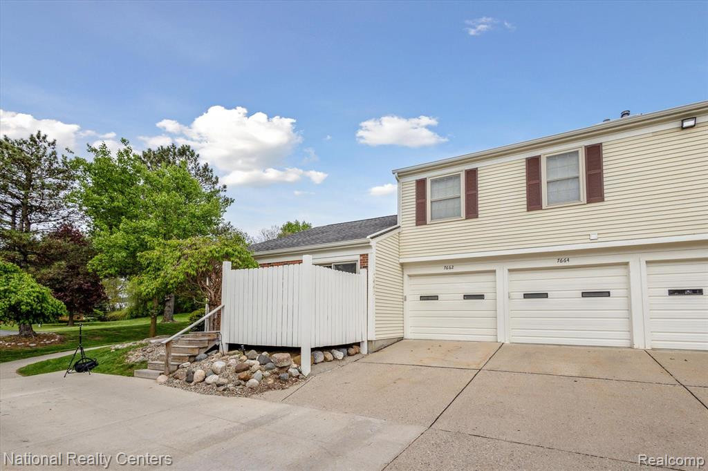 7662 WOODVIEW Drive, Waterford, MI 48327 — Photo 36