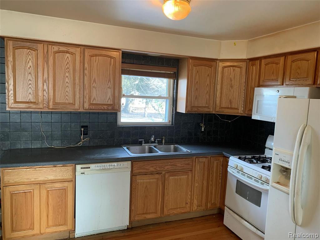 2030 CHARMS Road, Wixom, MI — Photo 3