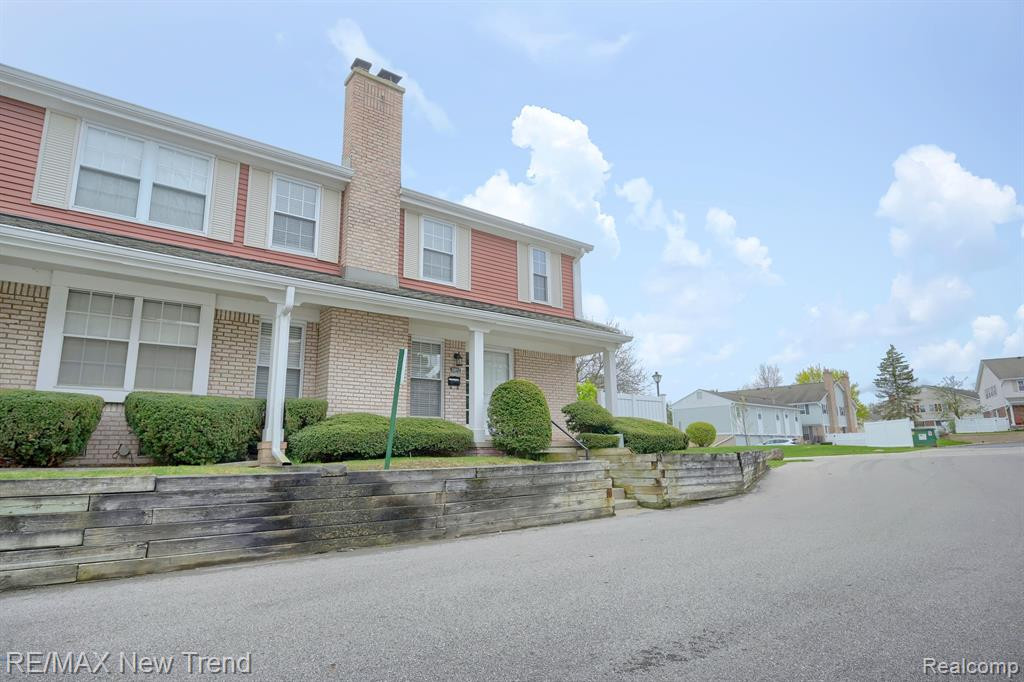 20912 E GLEN HAVEN Circle, Northville, MI 48167 — Photo 2