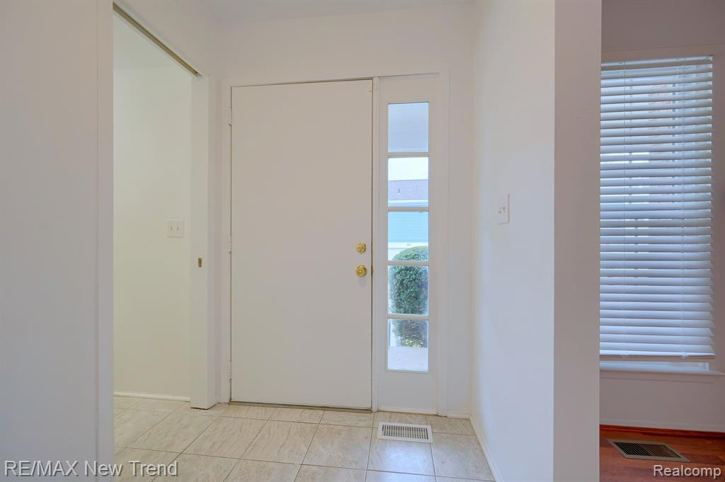 20912 E GLEN HAVEN Circle, Northville, MI 48167 — Photo 3