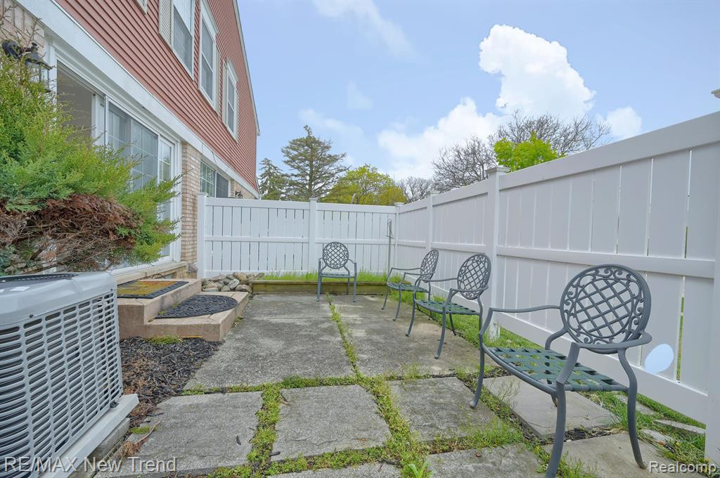20912 E GLEN HAVEN Circle, Northville, MI 48167 — Photo 24