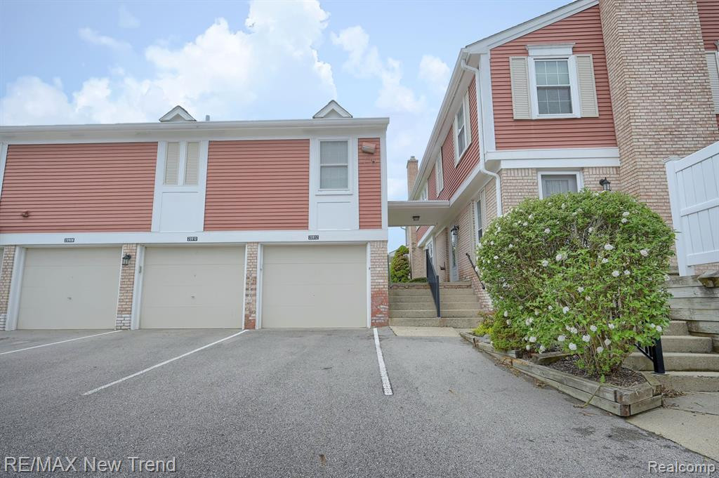 20912 E GLEN HAVEN Circle, Northville, MI 48167 — Photo 25