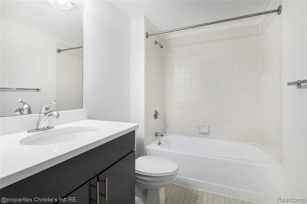 3320 Spinnaker Lane, 2A, Detroit, MI 48207 — Photo 15