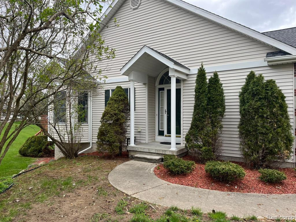 4085 SQUIRE Lane, Flushing, MI 48433 — Photo 2