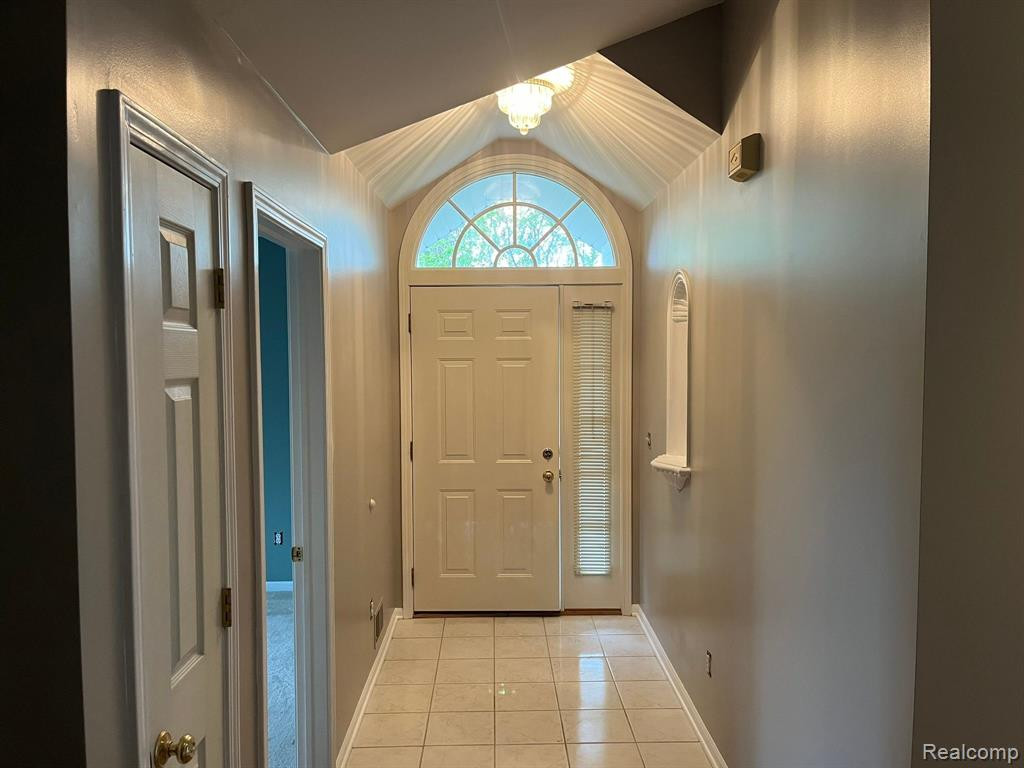4085 SQUIRE Lane, Flushing, MI 48433 — Photo 3