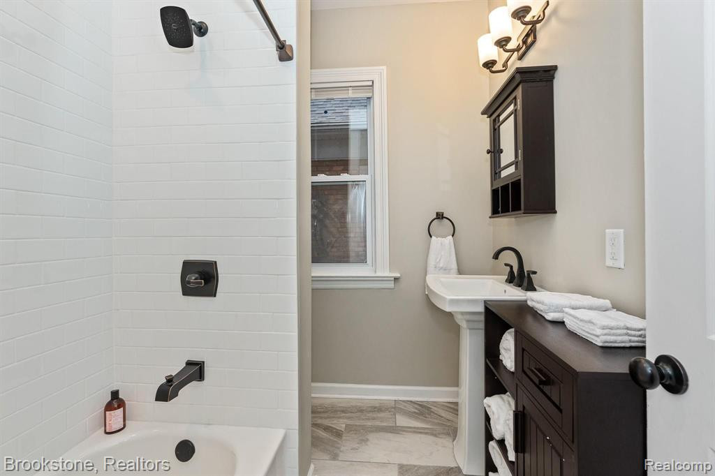 66 W PHILADELPHIA Street, Detroit, MI 48202 — Photo 5