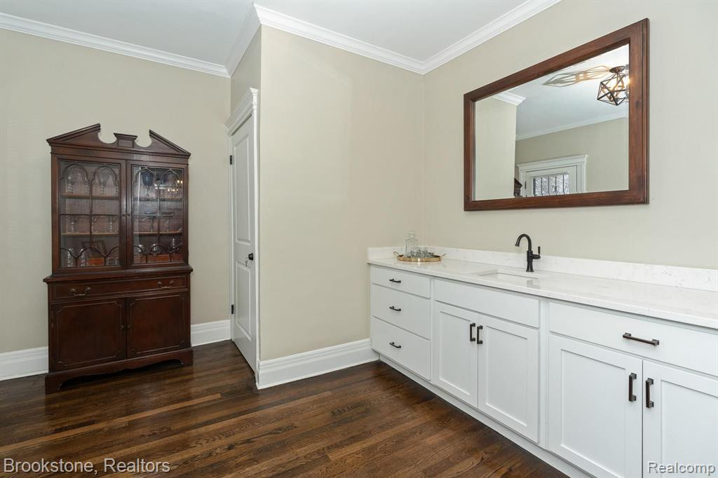 66 W PHILADELPHIA Street, Detroit, MI 48202 — Photo 9