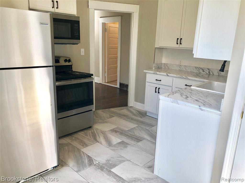 66 W PHILADELPHIA Street, Detroit, MI 48202 — Photo 12