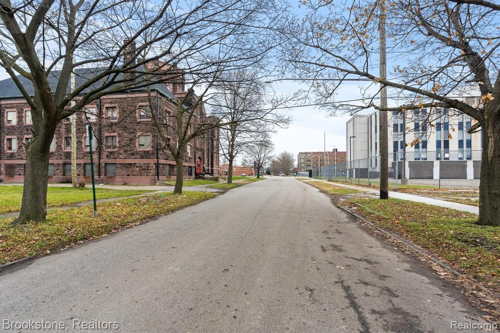 66 W PHILADELPHIA Street, Detroit, MI 48202 — Photo 16