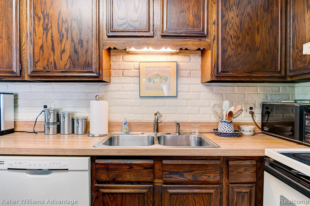 41760 BROQUET Drive, Northville, MI 48167 — Photo 12