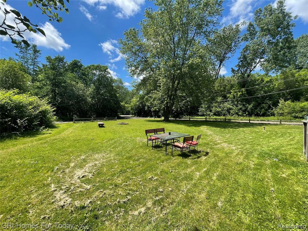 9755 Portage Trail, White Lake, MI — Photo 12