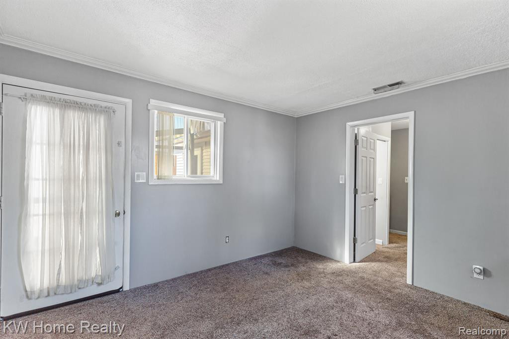 9321 BIDDLE Street, Romulus, MI 48174 — Photo 2