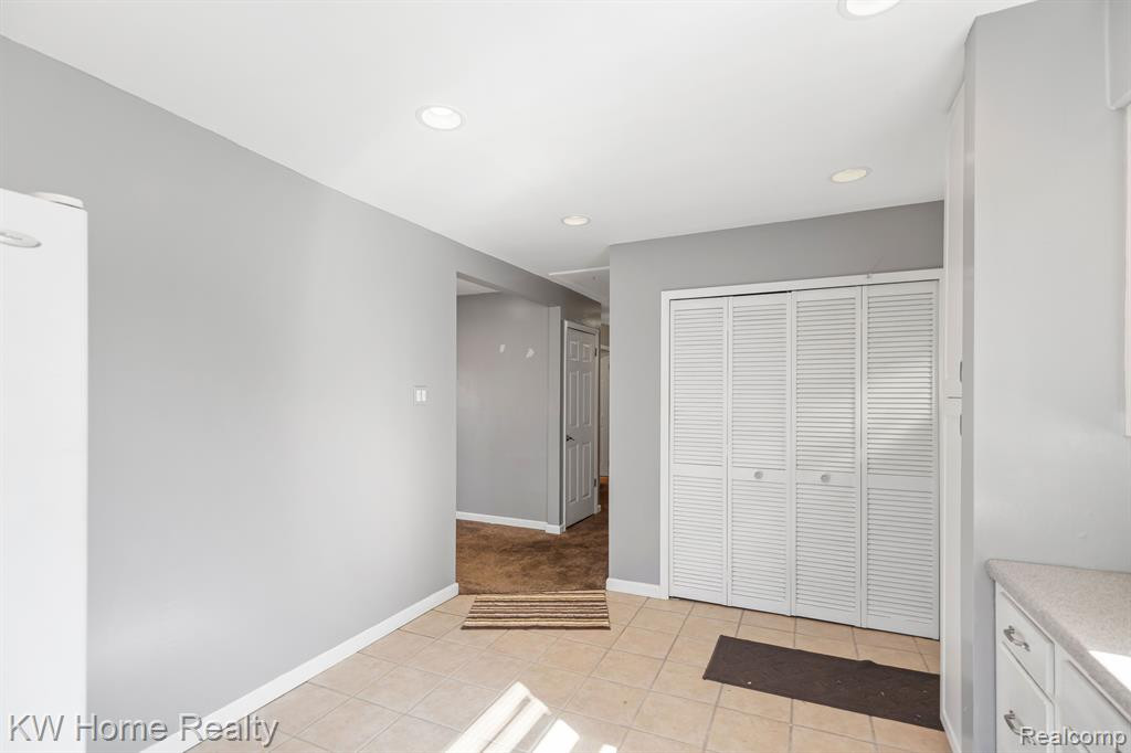 9321 BIDDLE Street, Romulus, MI 48174 — Photo 3