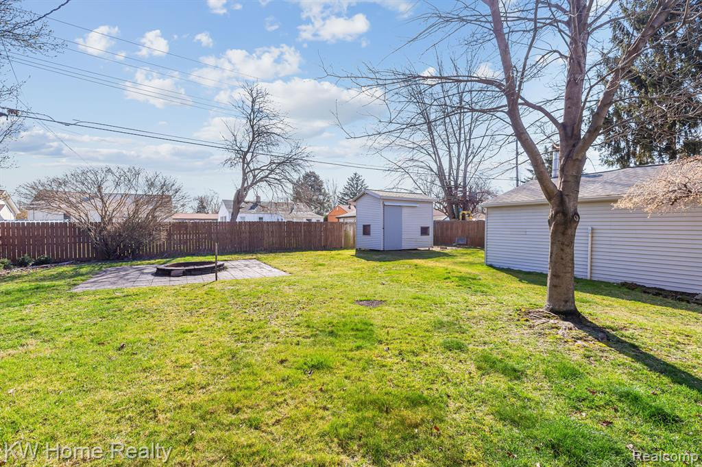 9321 BIDDLE Street, Romulus, MI 48174 — Photo 16