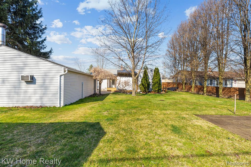 9321 BIDDLE Street, Romulus, MI 48174 — Photo 18