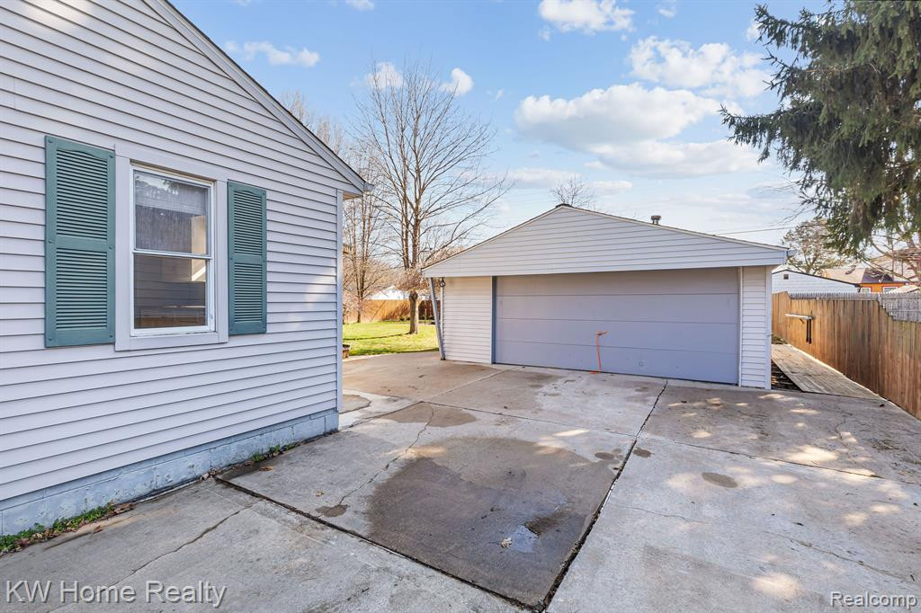 9321 BIDDLE Street, Romulus, MI 48174 — Photo 20
