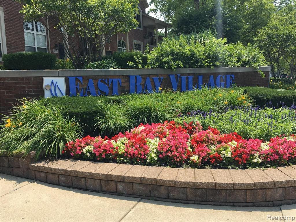 446 Old Pine Way, 151, Walled Lake, MI 48390 — Photo 3