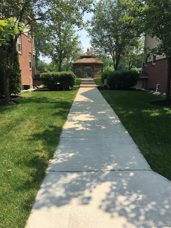 446 Old Pine Way, 151, Walled Lake, MI 48390 — Photo 5