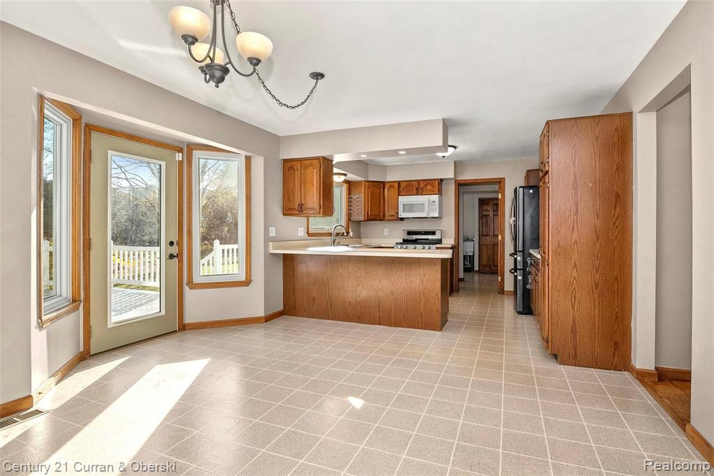 9845 York Woods Drive, Saline, MI 48176 — Photo 18