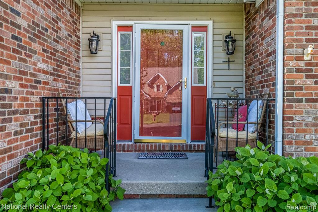 6143 NATURES Cove, Grand Blanc, MI 48439 — Photo 4