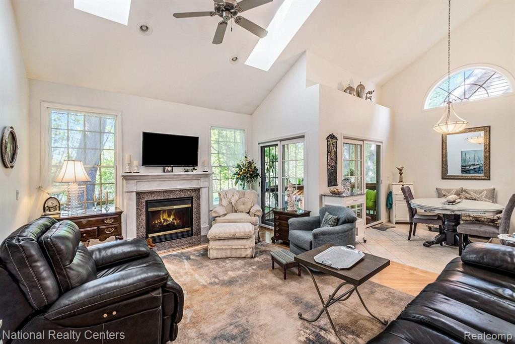 6143 NATURES Cove, Grand Blanc, MI 48439 — Photo 8