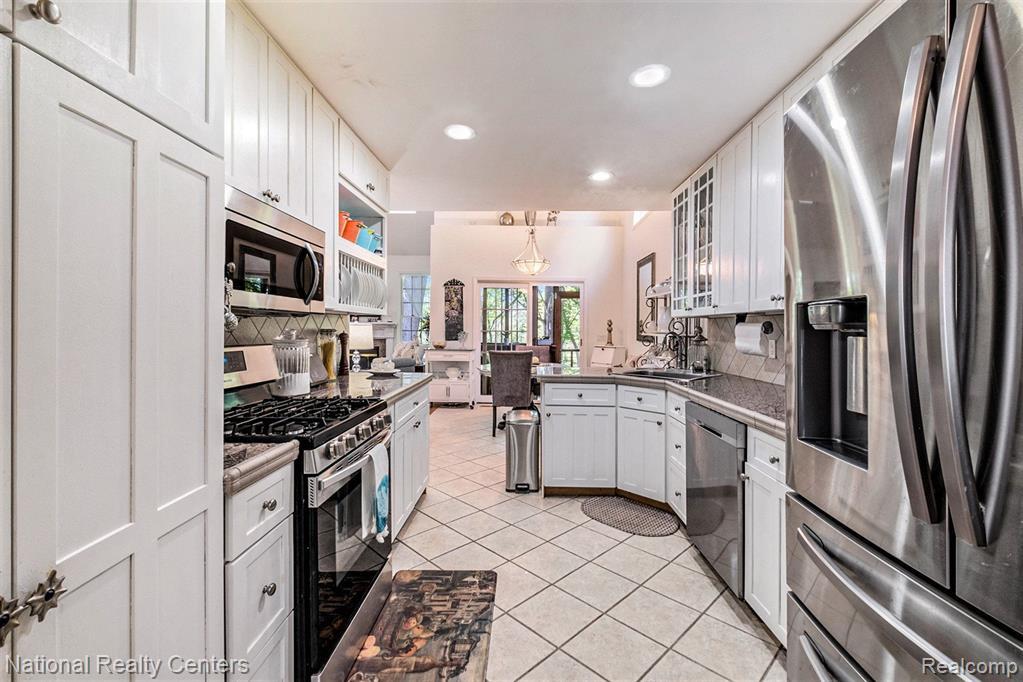 6143 NATURES Cove, Grand Blanc, MI 48439 — Photo 10