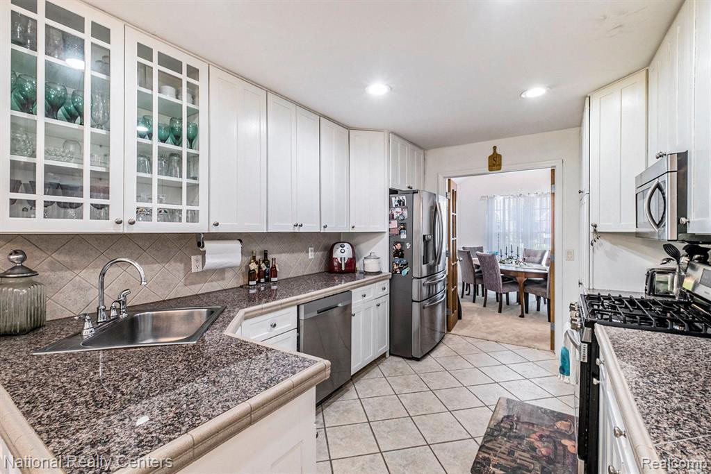6143 NATURES Cove, Grand Blanc, MI 48439 — Photo 12