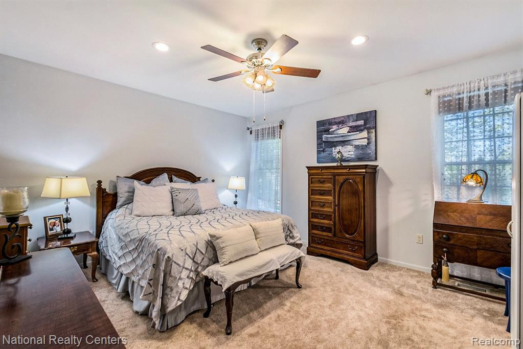 6143 NATURES Cove, Grand Blanc, MI 48439 — Photo 15