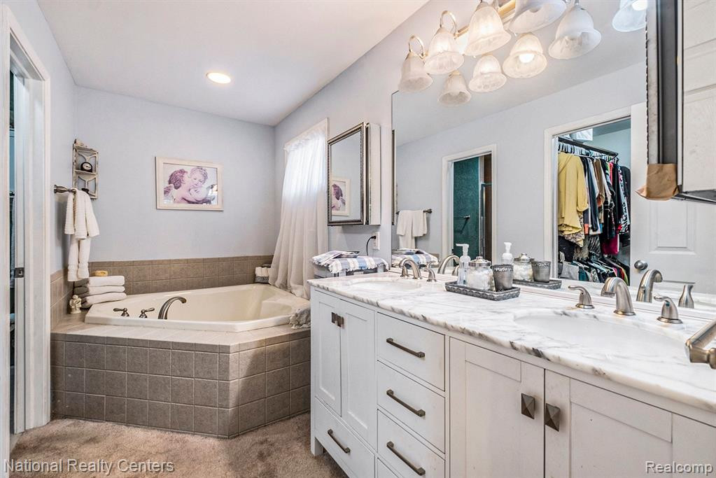 6143 NATURES Cove, Grand Blanc, MI 48439 — Photo 16
