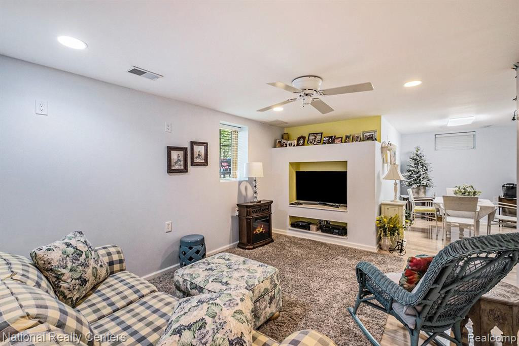 6143 NATURES Cove, Grand Blanc, MI 48439 — Photo 21