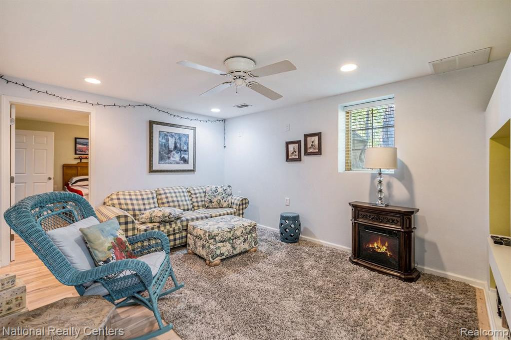 6143 NATURES Cove, Grand Blanc, MI 48439 — Photo 22
