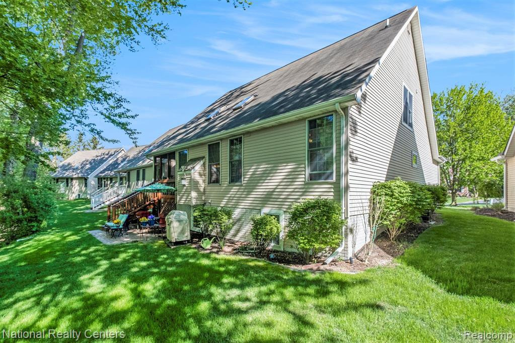 6143 NATURES Cove, Grand Blanc, MI 48439 — Photo 28