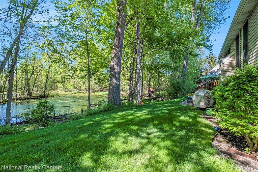 6143 NATURES Cove, Grand Blanc, MI 48439 — Photo 29