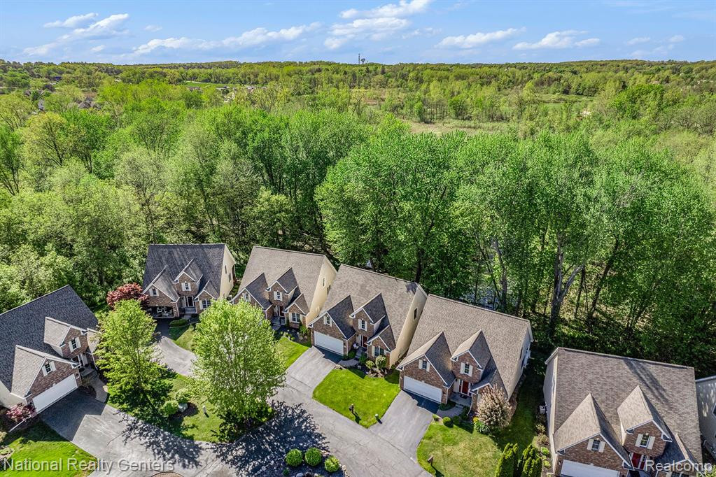 6143 NATURES Cove, Grand Blanc, MI 48439 — Photo 32