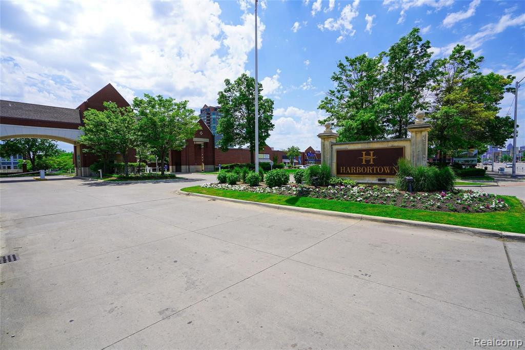 3320 SPINNAKER Lane, 5F, Detroit, MI 48207 — front exterior