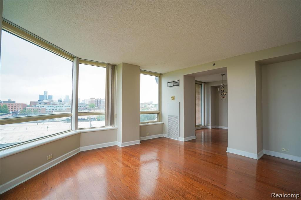 3320 SPINNAKER Lane, 5F, Detroit, MI 48207 — Photo 8