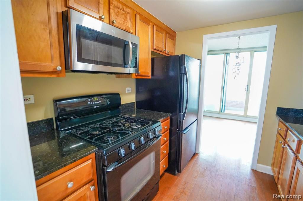 3320 SPINNAKER Lane, 5F, Detroit, MI 48207 — Photo 11