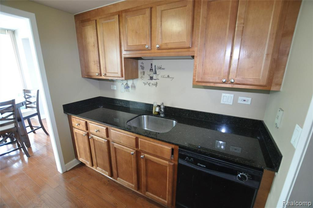 3320 SPINNAKER Lane, 5F, Detroit, MI 48207 — Photo 13
