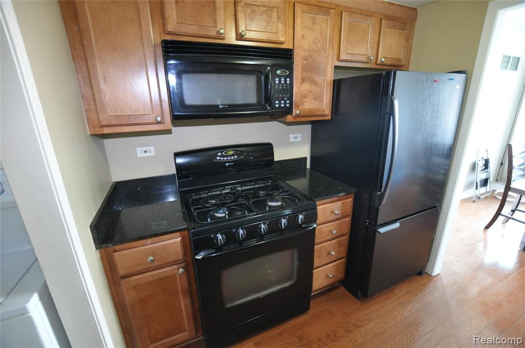 3320 SPINNAKER Lane, 5F, Detroit, MI 48207 — Photo 15