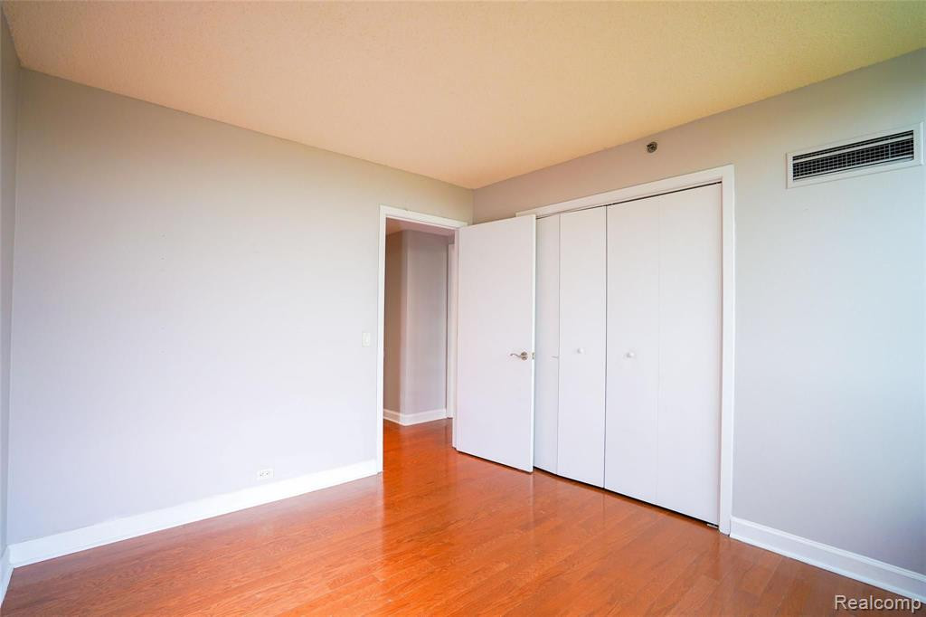 3320 SPINNAKER Lane, 5F, Detroit, MI 48207 — Photo 17