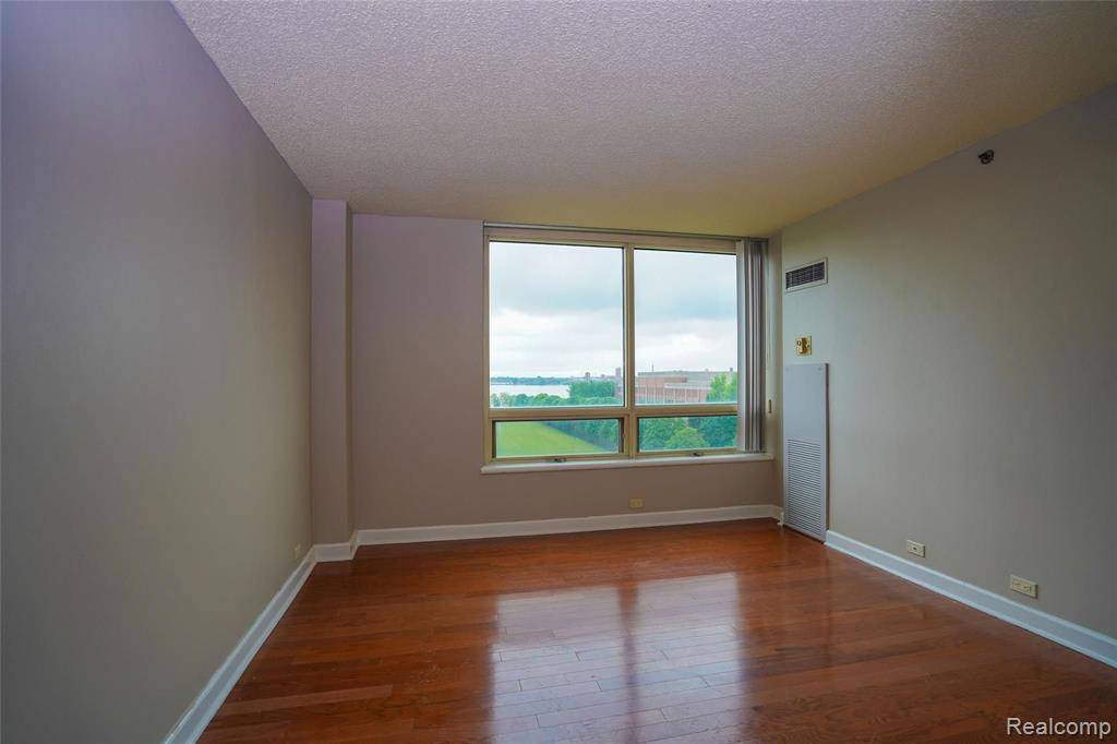 3320 SPINNAKER Lane, 5F, Detroit, MI 48207 — Photo 18