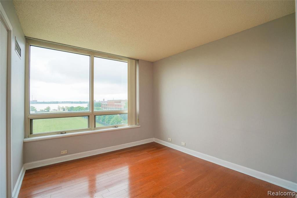 3320 SPINNAKER Lane, 5F, Detroit, MI 48207 — Photo 19